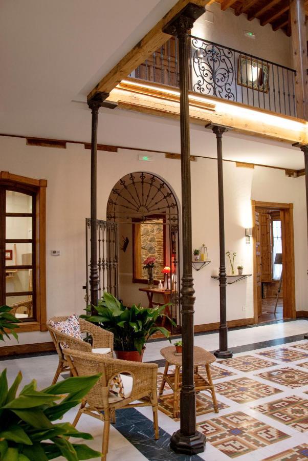 La Casa Del Medico Hosteria Rural Urda ภายนอก รูปภาพ